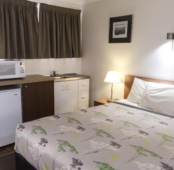 标准间, Ten Dollar Town Motel