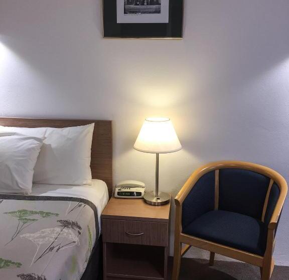 标准间, Ten Dollar Town Motel