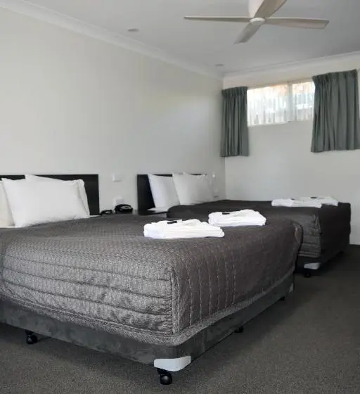 Deluxe-huone, Ten Dollar Town Motel