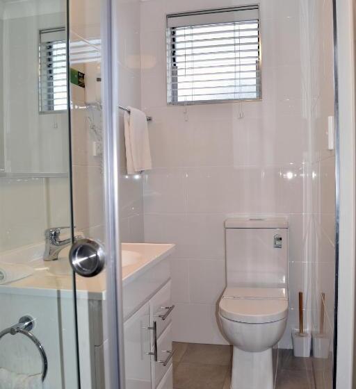 豪华房间, Ten Dollar Town Motel