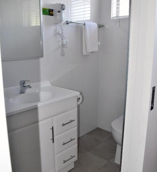 豪华房间, Ten Dollar Town Motel