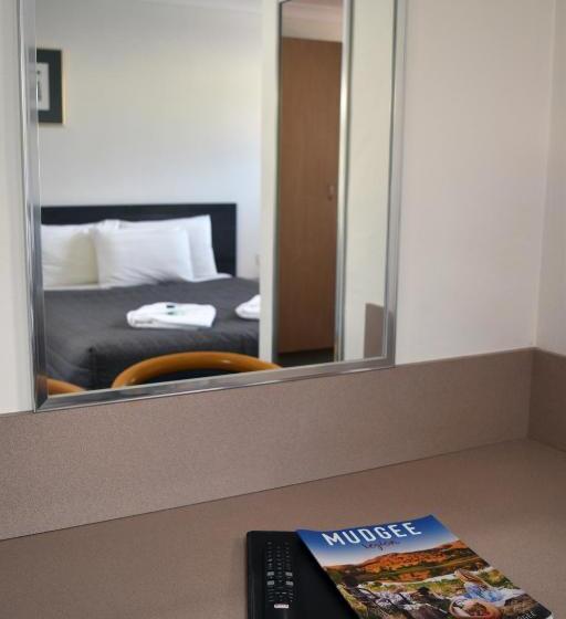 豪华房间, Ten Dollar Town Motel