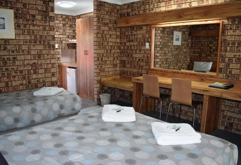 Standard-huone, Ten Dollar Town Motel