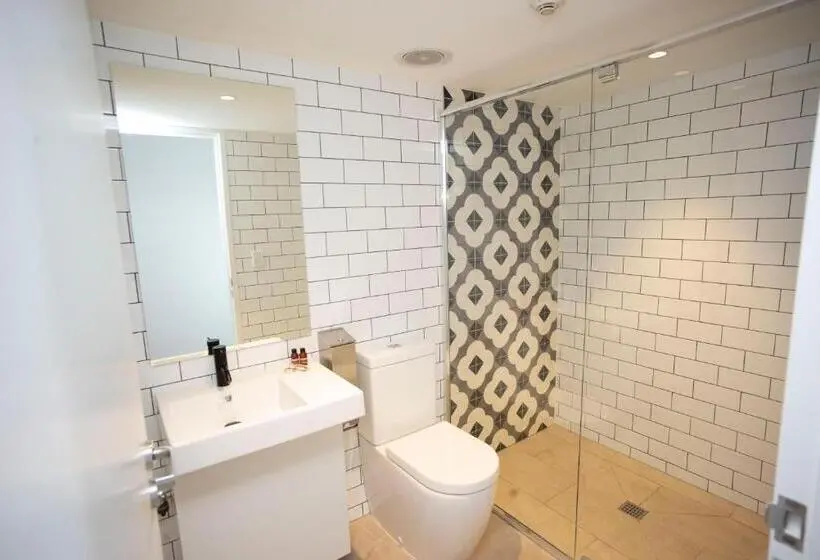 Vuode Makuusalissa, Yha Byron Bay