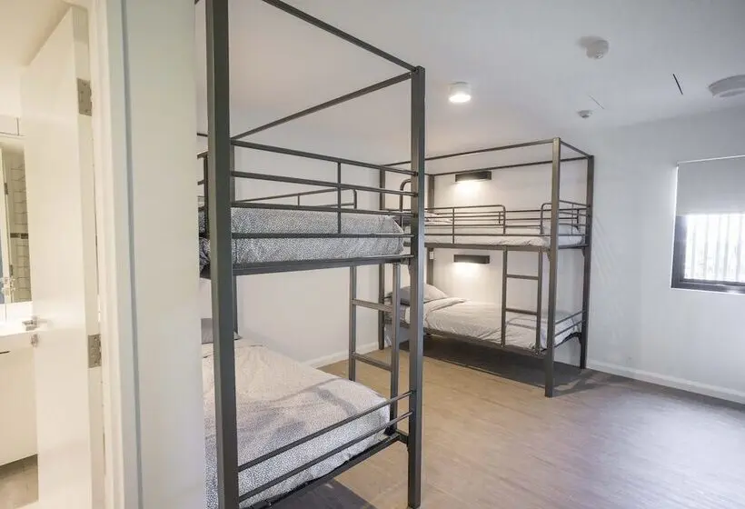 Vuode Makuusalissa, Yha Byron Bay