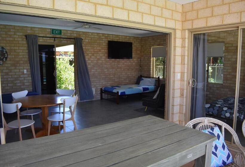 إستوديو قياسى, Lancelin Lodge