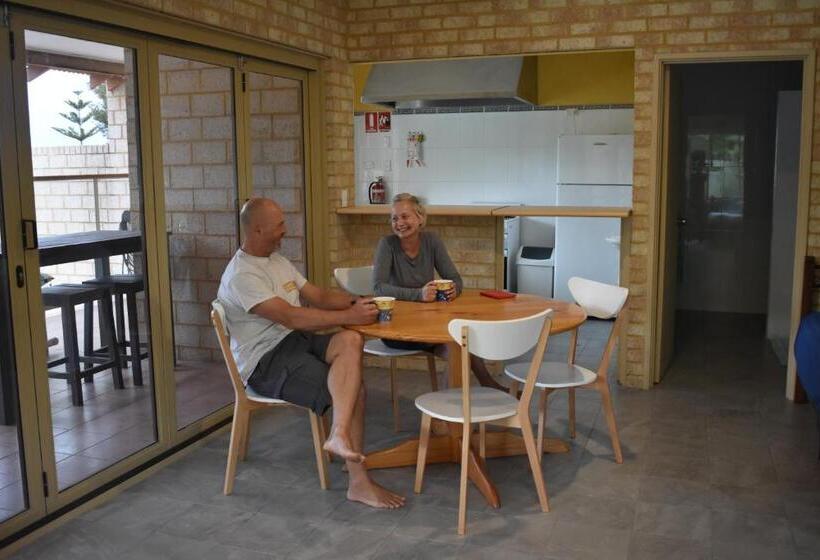 إستوديو قياسى, Lancelin Lodge