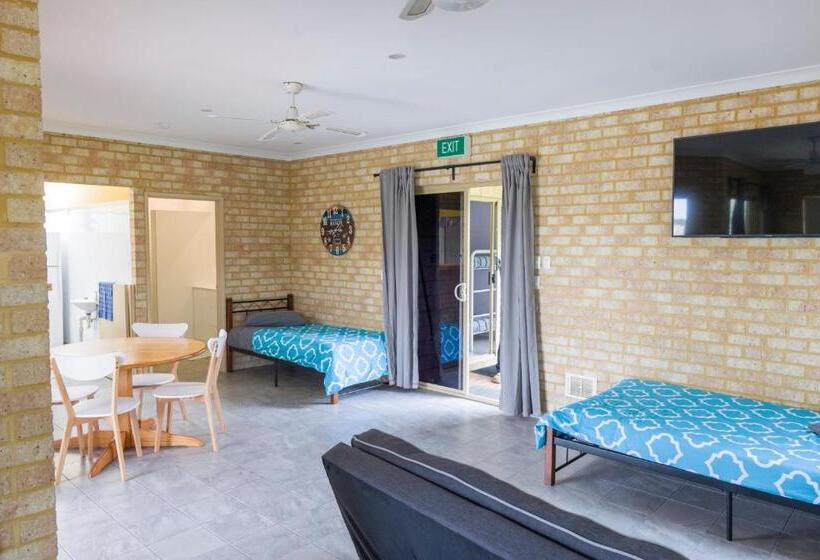 إستوديو قياسى, Lancelin Lodge