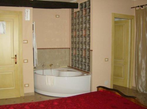 高级房间带漩涡浴缸, Locanda Degli Sfizi