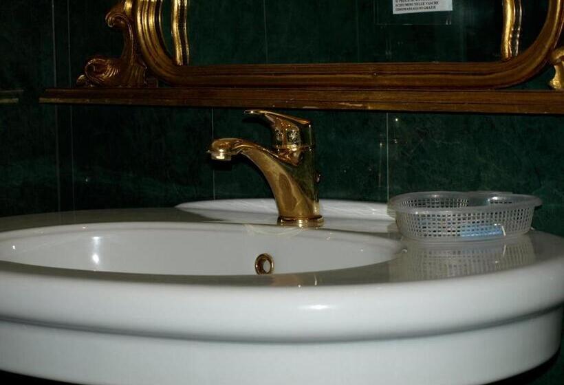 高级房间带漩涡浴缸, Locanda Degli Sfizi