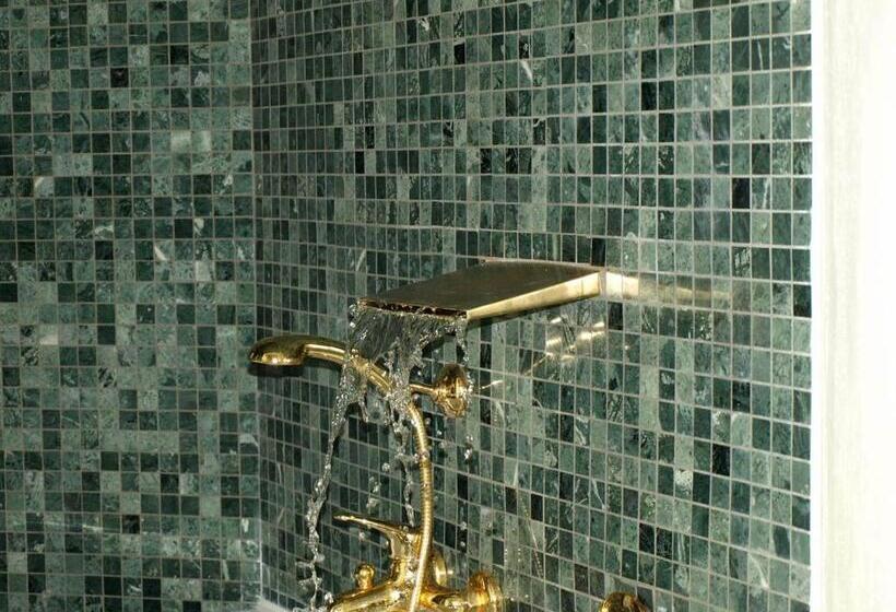 高级房间带漩涡浴缸, Locanda Degli Sfizi