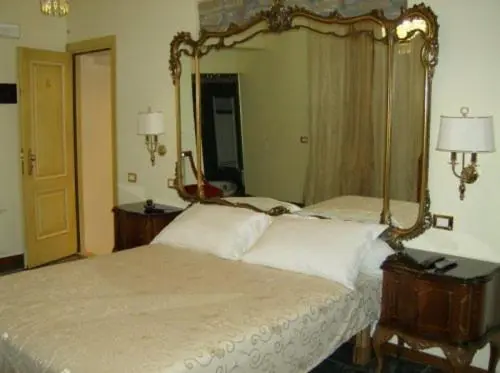 バスタブ付きスーペリアールーム, Locanda Degli Sfizi