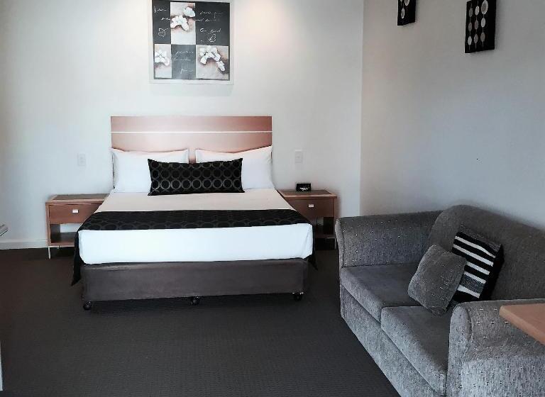 スーペリアールーム, Burkes Hotel Motel