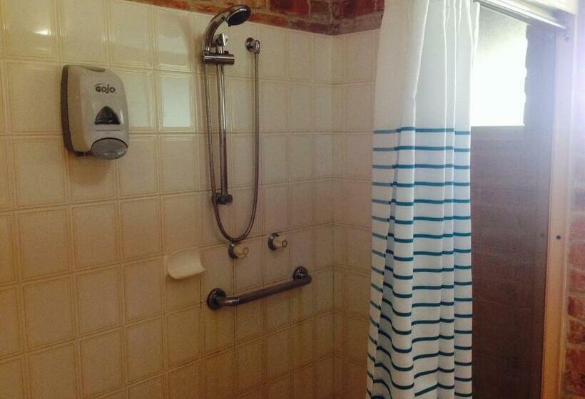 חדר סטנדרט מותאם לאדם עם מוגבלויות, Gloucester Country Lodge