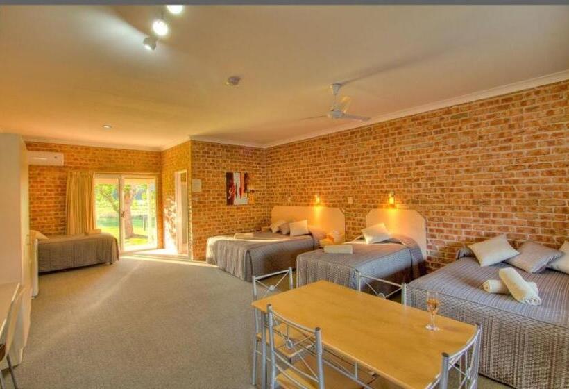 Семейный Номер, Gloucester Country Lodge