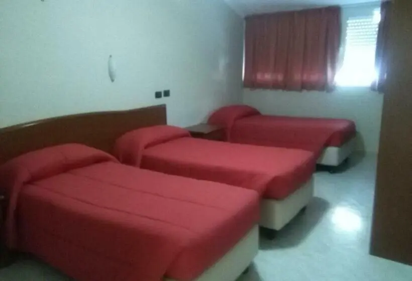 Basic Kolmen Hengen Huone, Albergo Villa Bianca