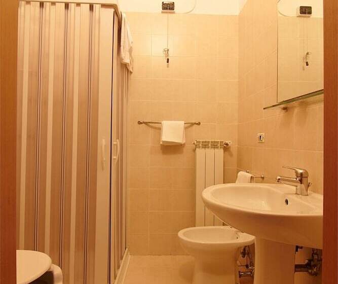 エコノミー４人部屋, Albergo Villa Bianca