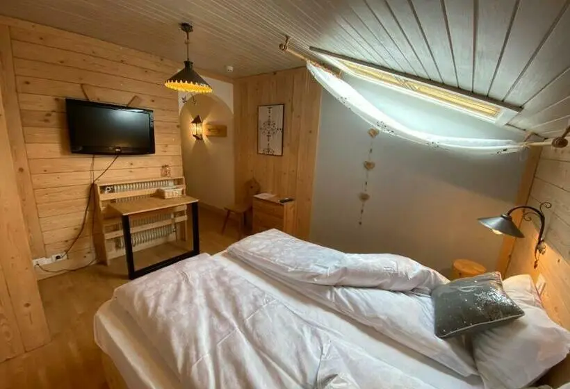Ullakkohuone, Almhof
