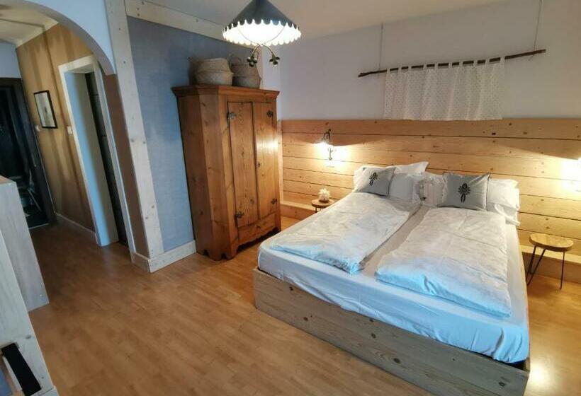 חדר משפחתי, Almhof