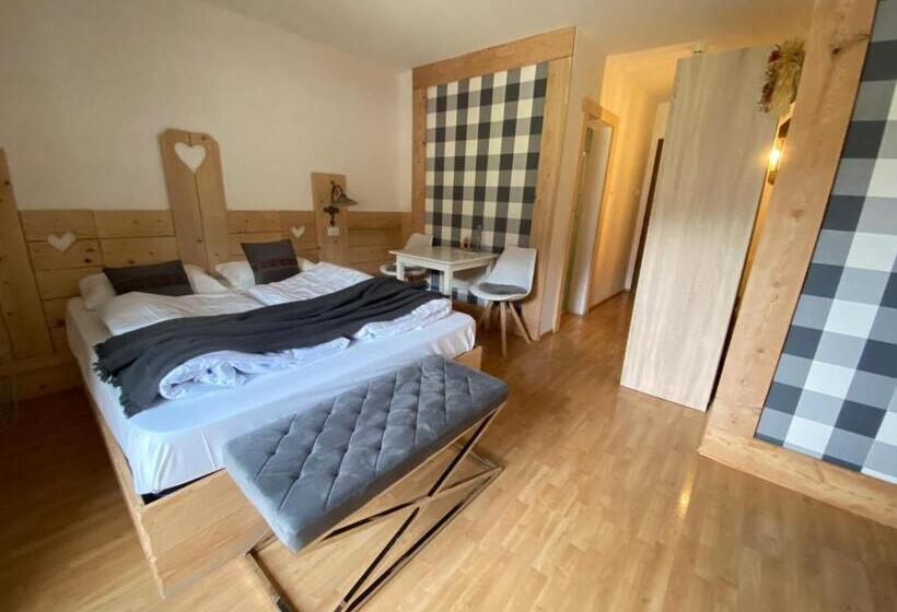 חדר משפחתי, Almhof