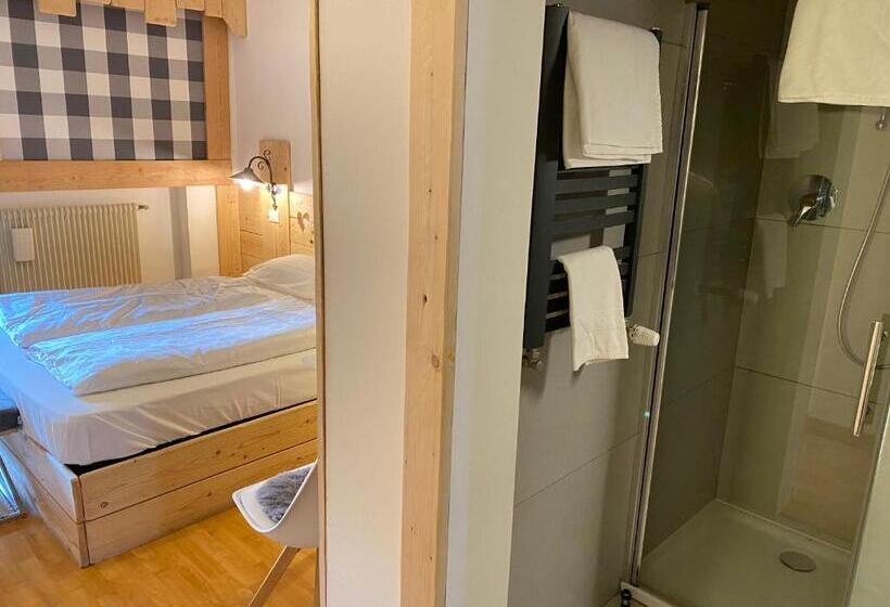 חדר משפחתי, Almhof