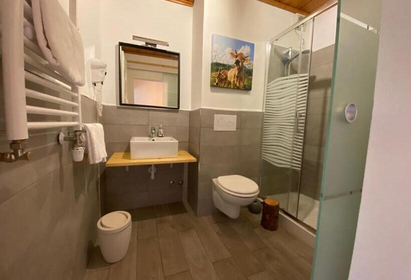 חדר לארבעה סטנדרטי עם מרפסת, Almhof