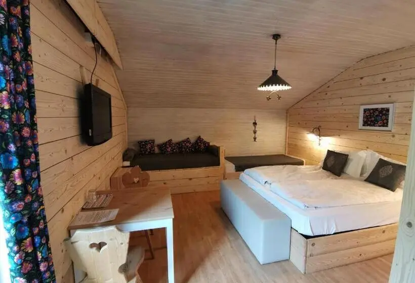 Standard Neljän Hengen Huone Parveke, Almhof