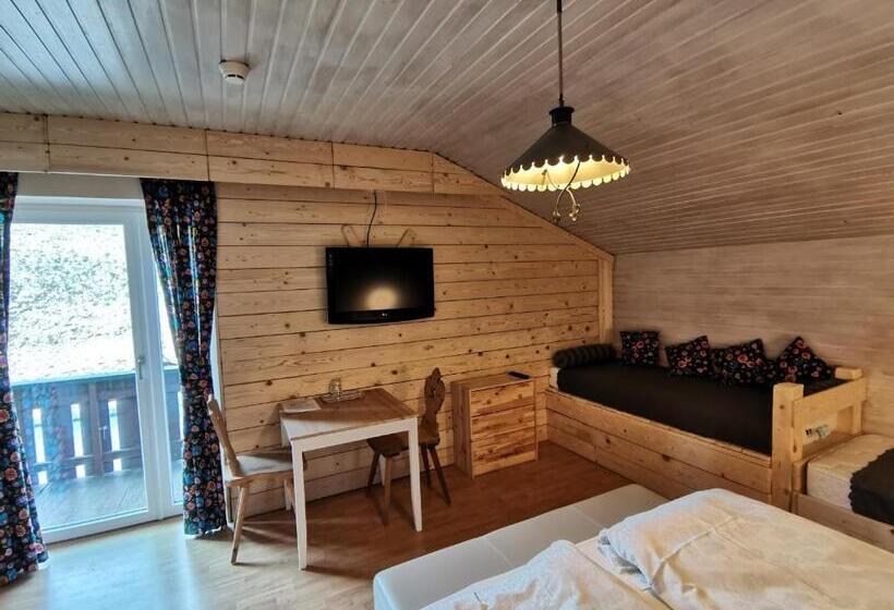 חדר לארבעה סטנדרטי עם מרפסת, Almhof