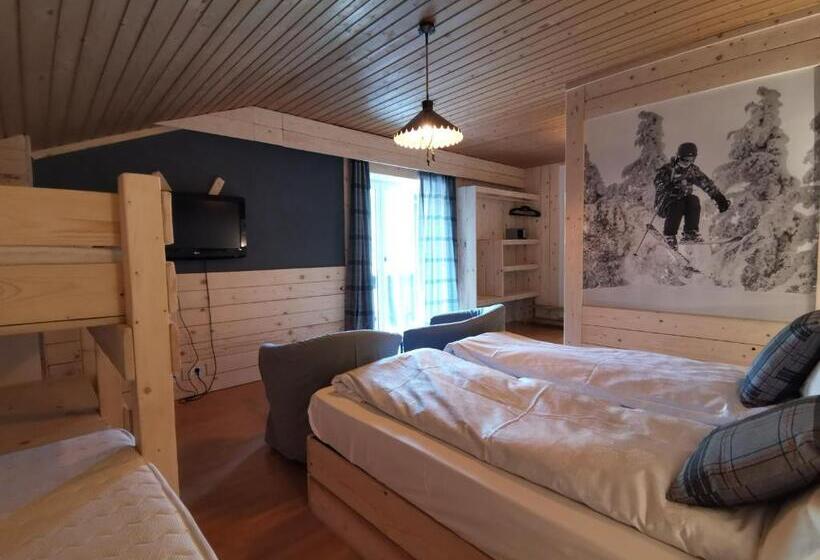 חדר לארבעה סטנדרטי עם מרפסת, Almhof