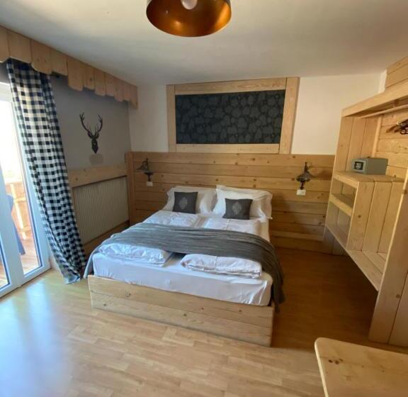 חדר לארבעה סטנדרטי עם מרפסת, Almhof