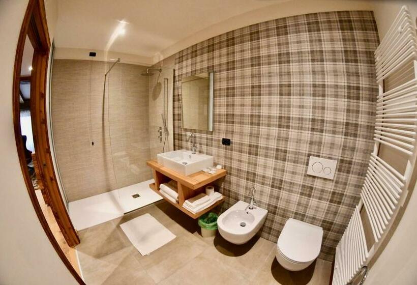 جناح جونيور, Alpenrose Wellness