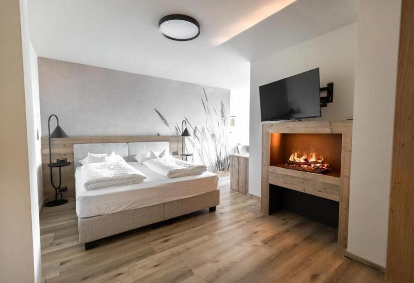 جناح جونيور, Alpenrose Wellness