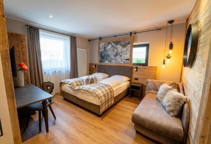 جناح جونيور, Alpenrose Wellness