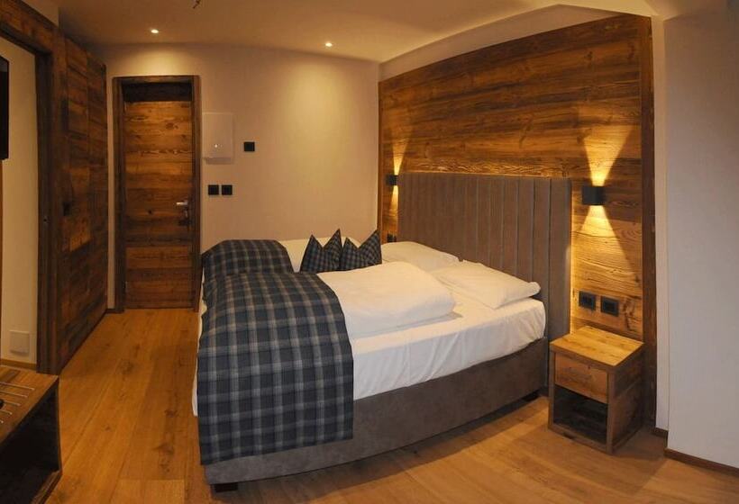 جناح جونيور, Alpenrose Wellness