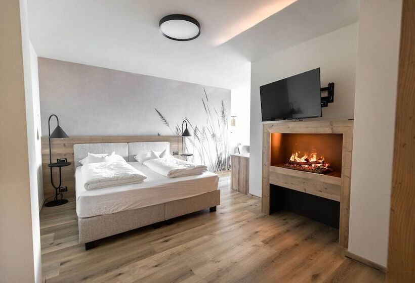 جناح جونيور, Alpenrose Wellness