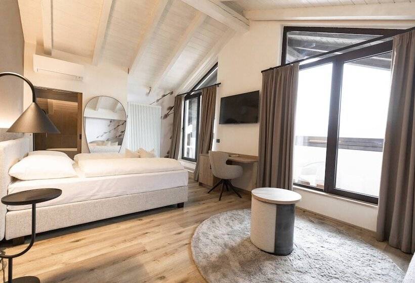 جناح جونيور, Alpenrose Wellness