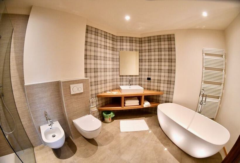 جناح جونيور, Alpenrose Wellness