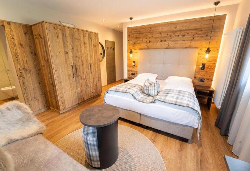 غرفة قياسية ثلاثية, Alpenrose Wellness