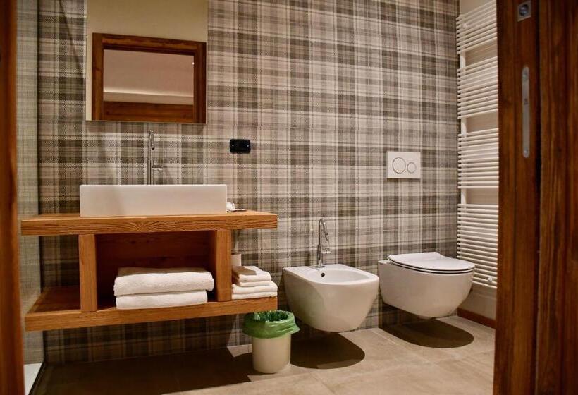 جناح جونيور, Alpenrose Wellness