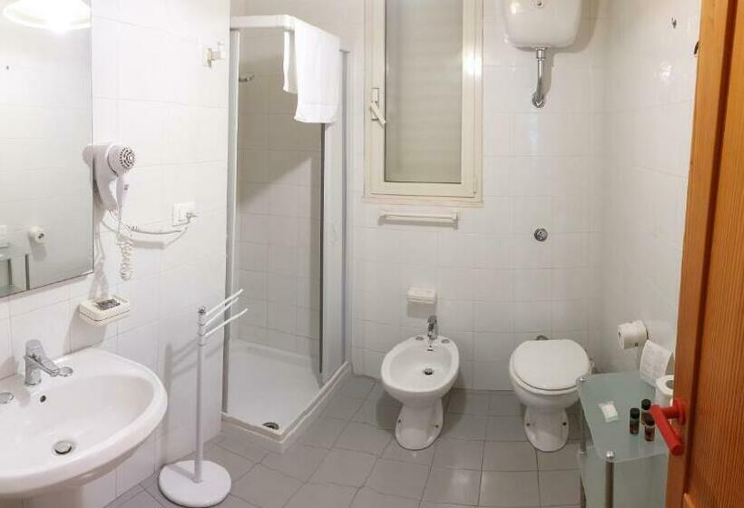 חדר לארבעה סטנדרטי עם מרפסת, Blue Sky