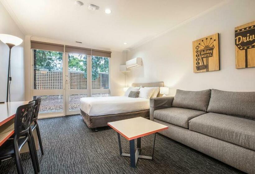 标准工作室, Burvale