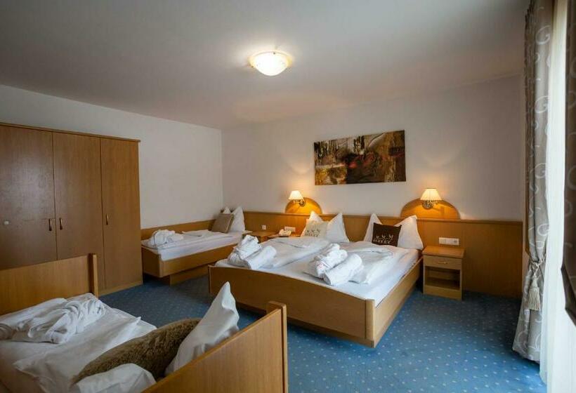 חדר סטנדרט לארבעה, Martinerhof