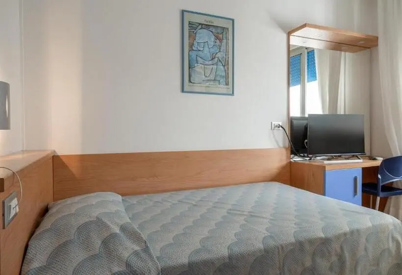 Standard Yhden Hengen Huone, Riviera