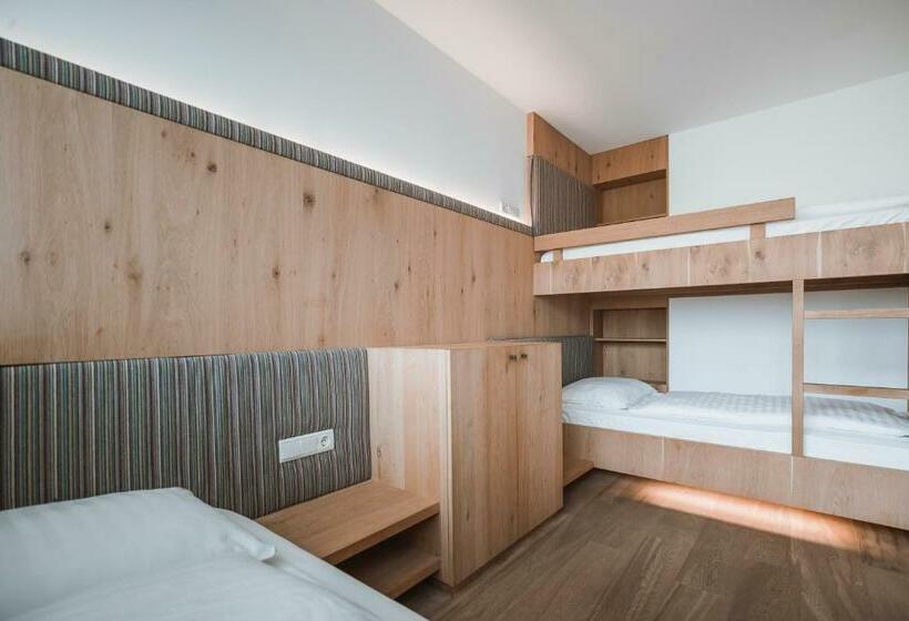 חדר משפחתי, Solvie