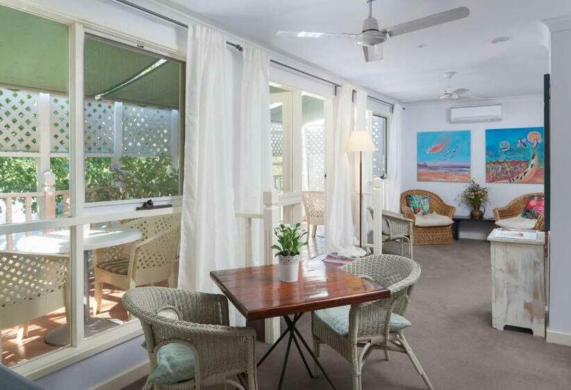 발코니 디럭스 룸, The Castle  Villa By The Sea