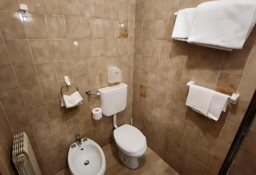 Standard Neljän Hengen Huone Parveke, Inter Hotel B&b