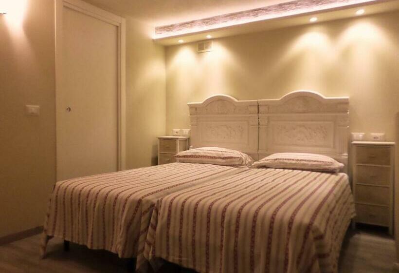 חדר סטנדרט לשלושה, La Contrada B&b