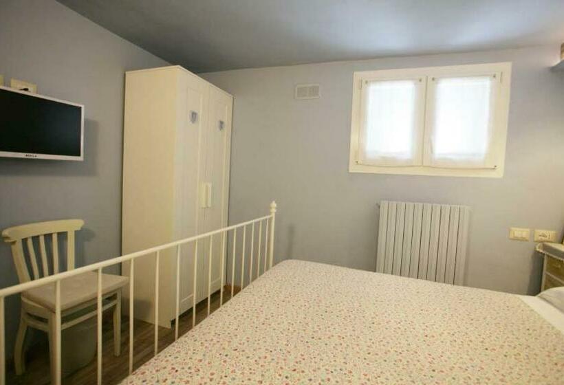 غرفة قياسية, La Contrada B&b