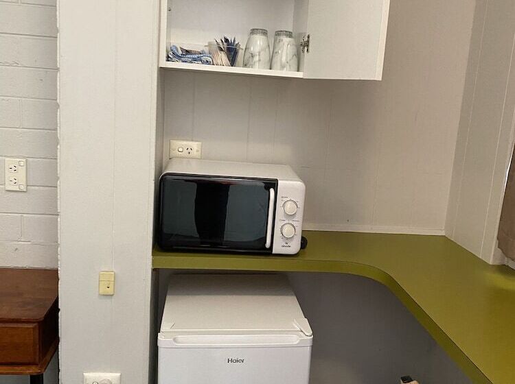 Номер Стандарт, Millers Cottage Motel