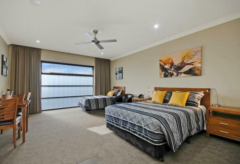 اتاق اجرایی, Bridges On Argyle